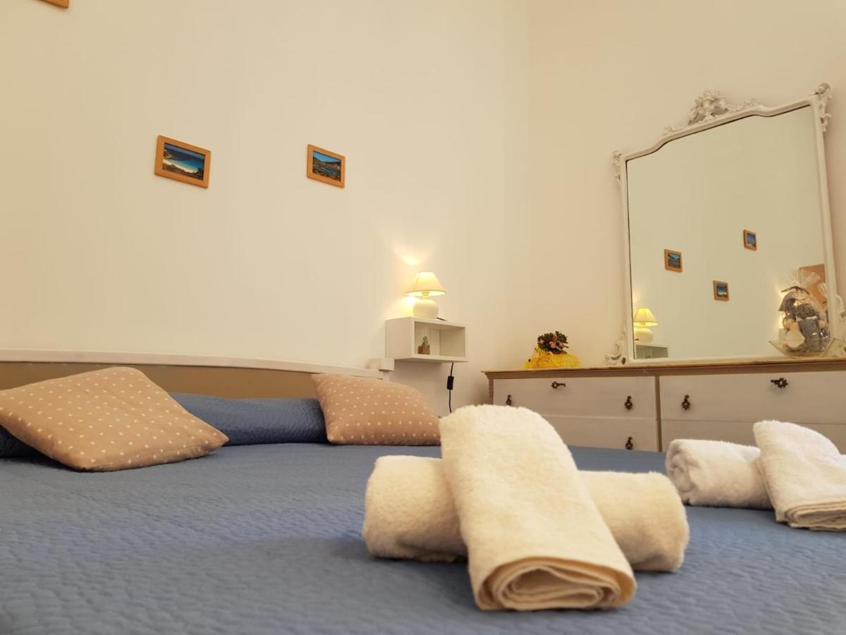 Casa Di Giu Bed and Breakfast Porto Torres Εξωτερικό φωτογραφία