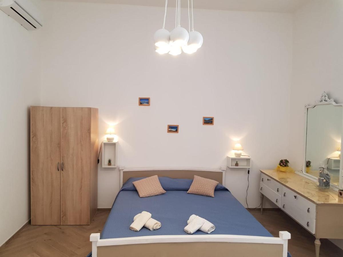 Casa Di Giu Bed and Breakfast Porto Torres Εξωτερικό φωτογραφία